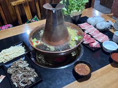 -果松木炭酸菜铜火锅·外婆参鸡汤