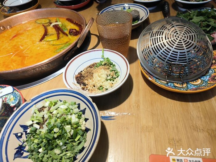 洱火云南酸菜牛肉火锅(石景山当代商城店)图片