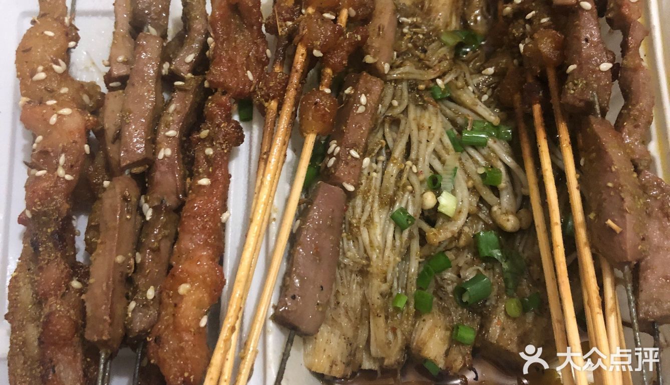 烤鲫鱼都是现杀的！超新鲜，鱼肉甜甜的一点也不腥