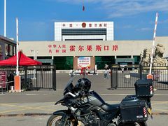 -霍尔果斯国门景区