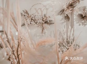 素‮温雅‬暖的香槟色赋予婚礼‮净干‬纯粹‮气的‬质