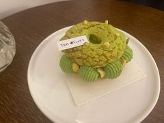 开心果树莓泡芙-Ten Olives甜点