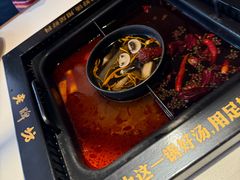 -老牌坊云南鱼豆花火锅(哈西万达店)