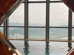 -珠海瑞吉酒店游泳池