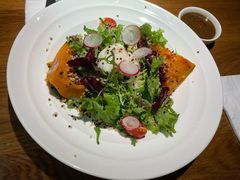 生鲜蔬果色拉佐坚果-新贝乐意大利餐厅(镇江苏宁广场店)
