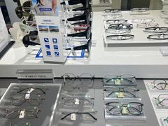 -视野联行眼镜•蔡司•依视路(温江店)