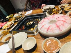 -吴氏老牌坊云南鱼豆花火锅店(通江街店)
