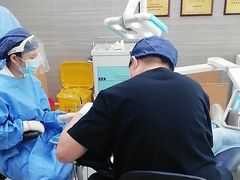 -上海仁爱医院口腔科 · 种植