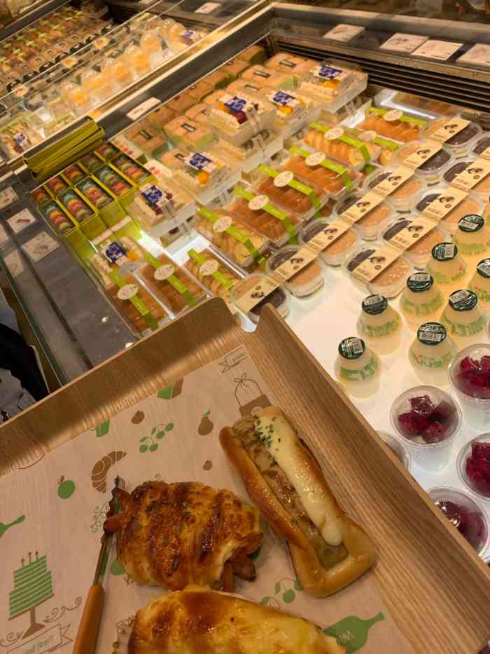 麦果优品(万象店)-"在负一层的开头地方很醒目一下子就看到了,.