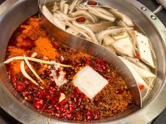 菌汤鸳鸯锅-沸炉重庆老火锅(军事博物馆店)