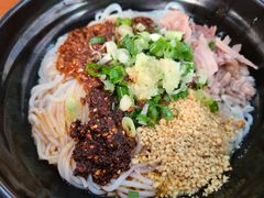 -鸿浩扒猪脚米线