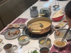 -洪氏嗨捞·广东猪肚鸡·椰子鸡火锅(西咸万象城店)