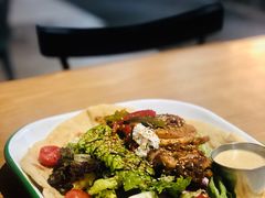 照烧鸡肉配牛油果拉法沙拉-HELLO 27 意面·沙拉·帕尼尼