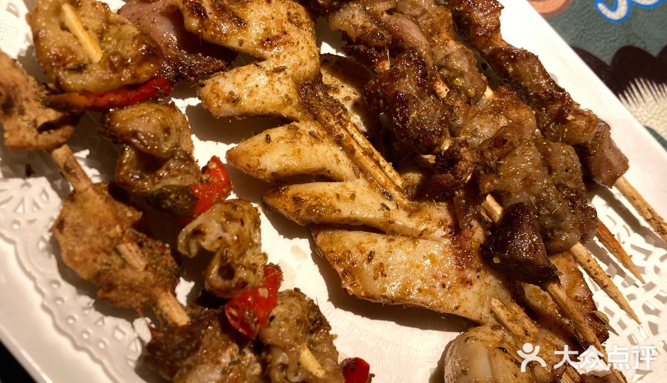 味道还行，就是肉串的肉太小了。