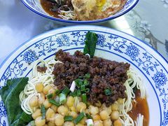 -渝之汇牛肉豌杂面