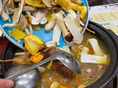 -菌之家·专业纯野生菌火锅·特色炒菌