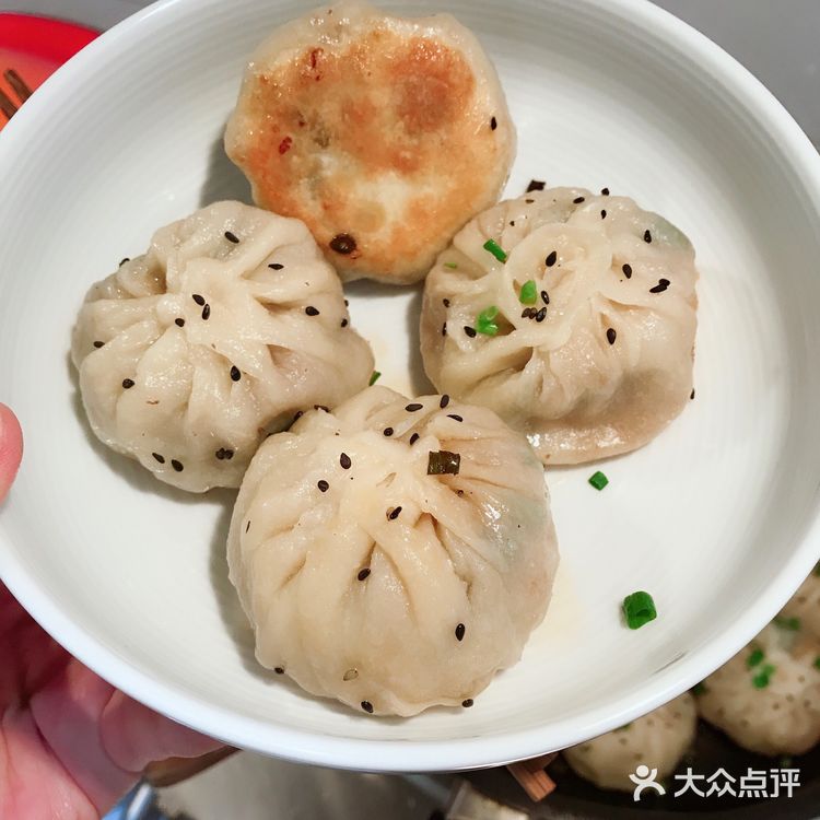 手把手教你做吃不够的牛肉虾仁三鲜水煎包