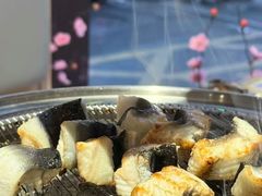 -围炉肉舍•炭烤活鳗•丹东海鲜烤肉(步行街店)