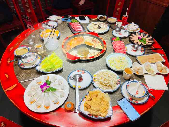 蜀香楼成都火锅-"这家店生意真不错,翻台率超高.装潢和中国.