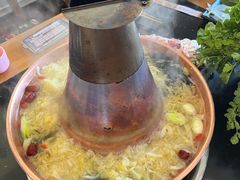 -果松木炭酸菜铜火锅·外婆参鸡汤