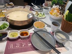 -洪氏嗨捞·广东猪肚鸡·椰子鸡火锅(西咸万象城店)