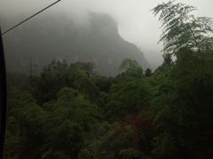 索道外的风景-峨眉山报国寺