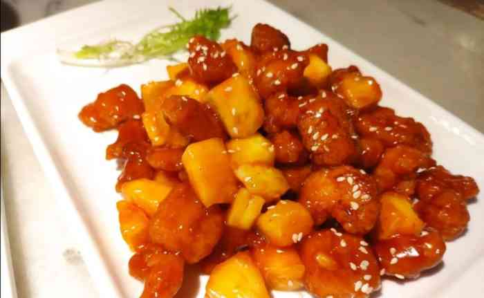 的味道,妈妈的味道,鸡爪的汤汁拌饭绝了,菠萝鸡米花酸酸甜甜的很好吃