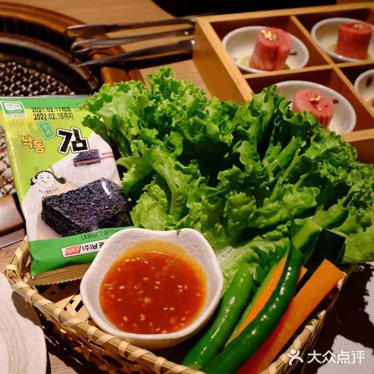 来，大口吃肉啦[调皮]