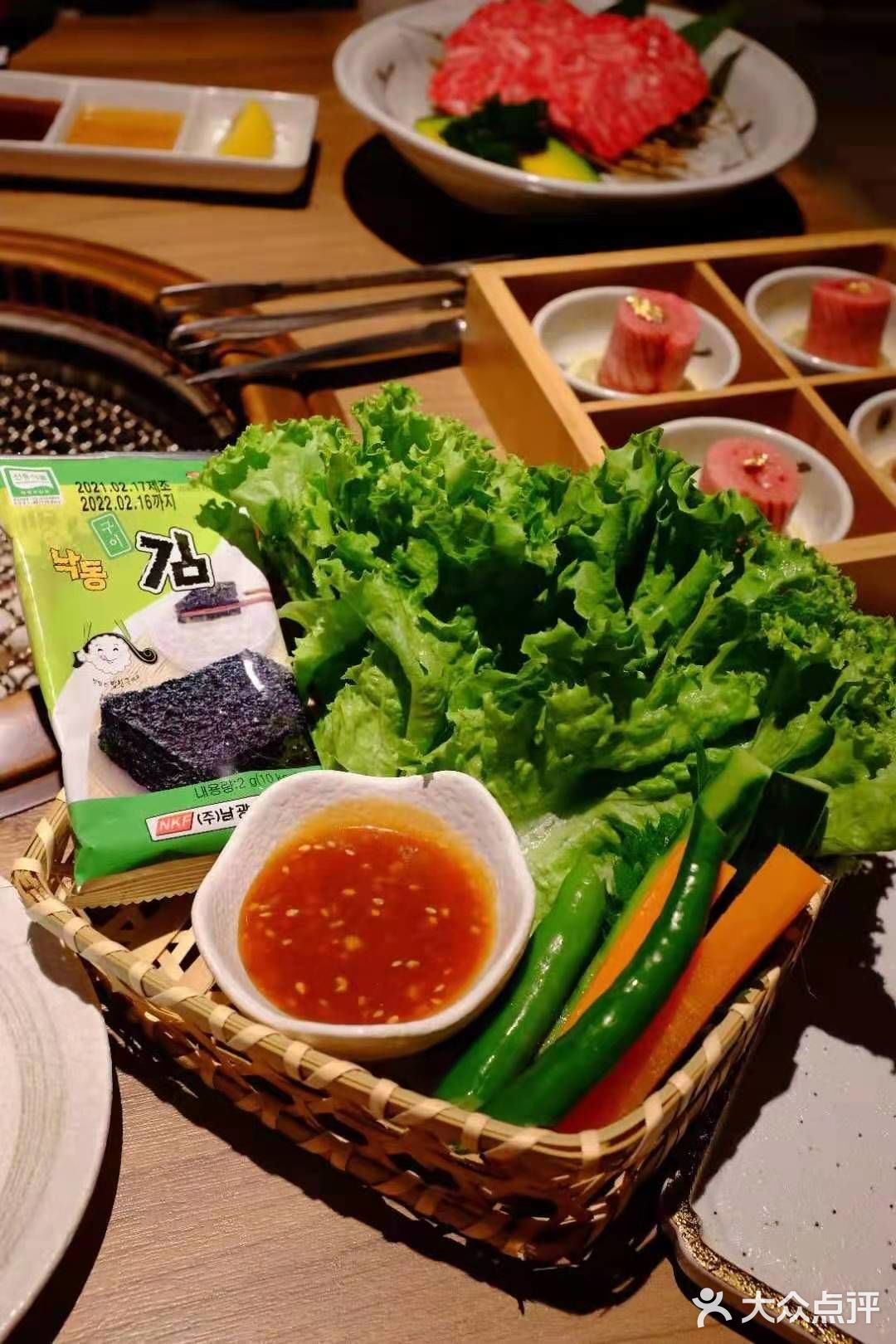来，大口吃肉啦[调皮]