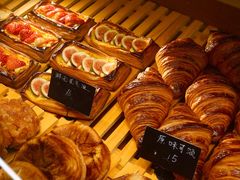 原味可颂-天井·丑面包搭咖啡