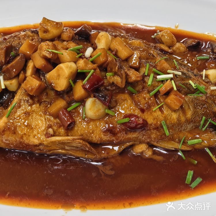 一口魂穿徽州！锦明铭餐饮的红烧臭鳜鱼太绝了