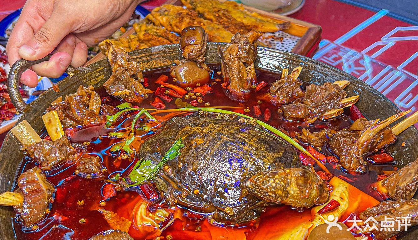 笑傲江湖菜不是网红但很火爆！！！