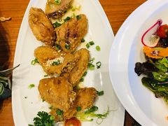 -Chom Cafe and Restaurant