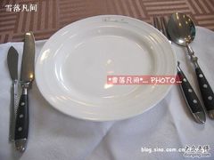 简洁的餐具-小白桦西餐厅