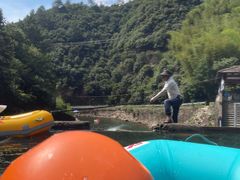 -安吉龙王山峡谷漂流