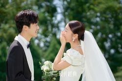 -现代经典婚纱摄影