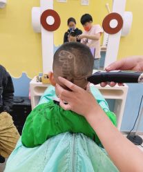 -爆米花儿童美发乐园