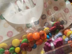 -m豆巧克力世界(上海世茂广场店)