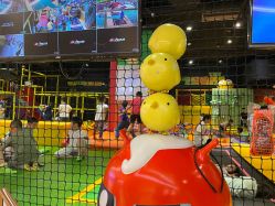 -蹦蹦跳跳(新奥购物中心店)