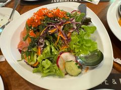 -Chom Cafe and Restaurant
