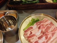 -围炉肉舍•炭烤活鳗•丹东海鲜烤肉(步行街店)