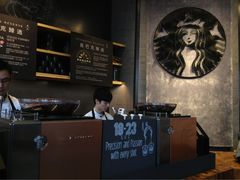 星巴克&nbsp;全黑围裙店(太古里店)-星巴克(成都太古里二店)