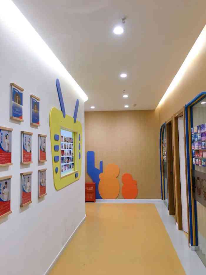 蓝话筒主持表演口才戏剧专业学校(经纬店)-"家有两只内向的娃,人前不