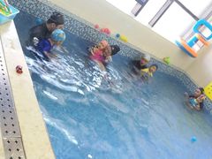 -爱乐游亲子游泳俱乐部