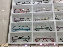 -朱师傅眼镜·蔡司·依视路·尼康(市先进店)