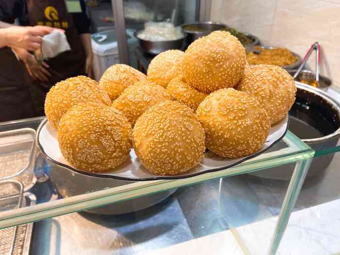 小木菜盒(李家村秋林店)-"看招牌上介绍,皮薄,馅多,个大!皮有馄饨.