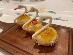 流沙天鹅酥-名苑皇宫酒家(来魅力壁画村店)