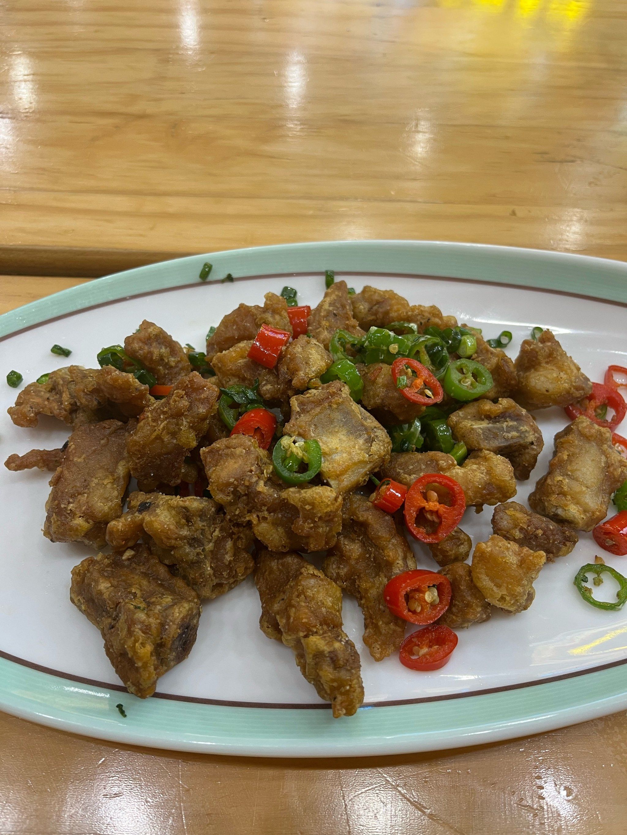 最后一张是卖家秀,前两张实拍,蒜泥排骨上