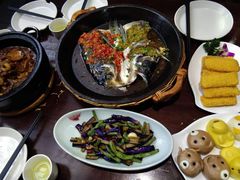 -阿瓦山寨·湘菜现炒·剁椒鱼头王(咸阳总店)