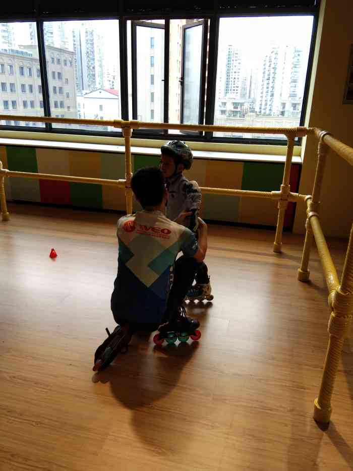 云尚米高轮滑俱乐部-"去看电影的时候围观了一下,作为一个轮滑爱.